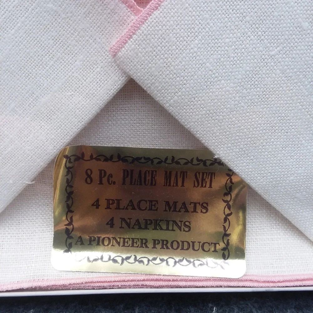 Vintage Pioneer Placemat Set 100% Linen Floral Embroidered Napkins 8‎ pc NOS